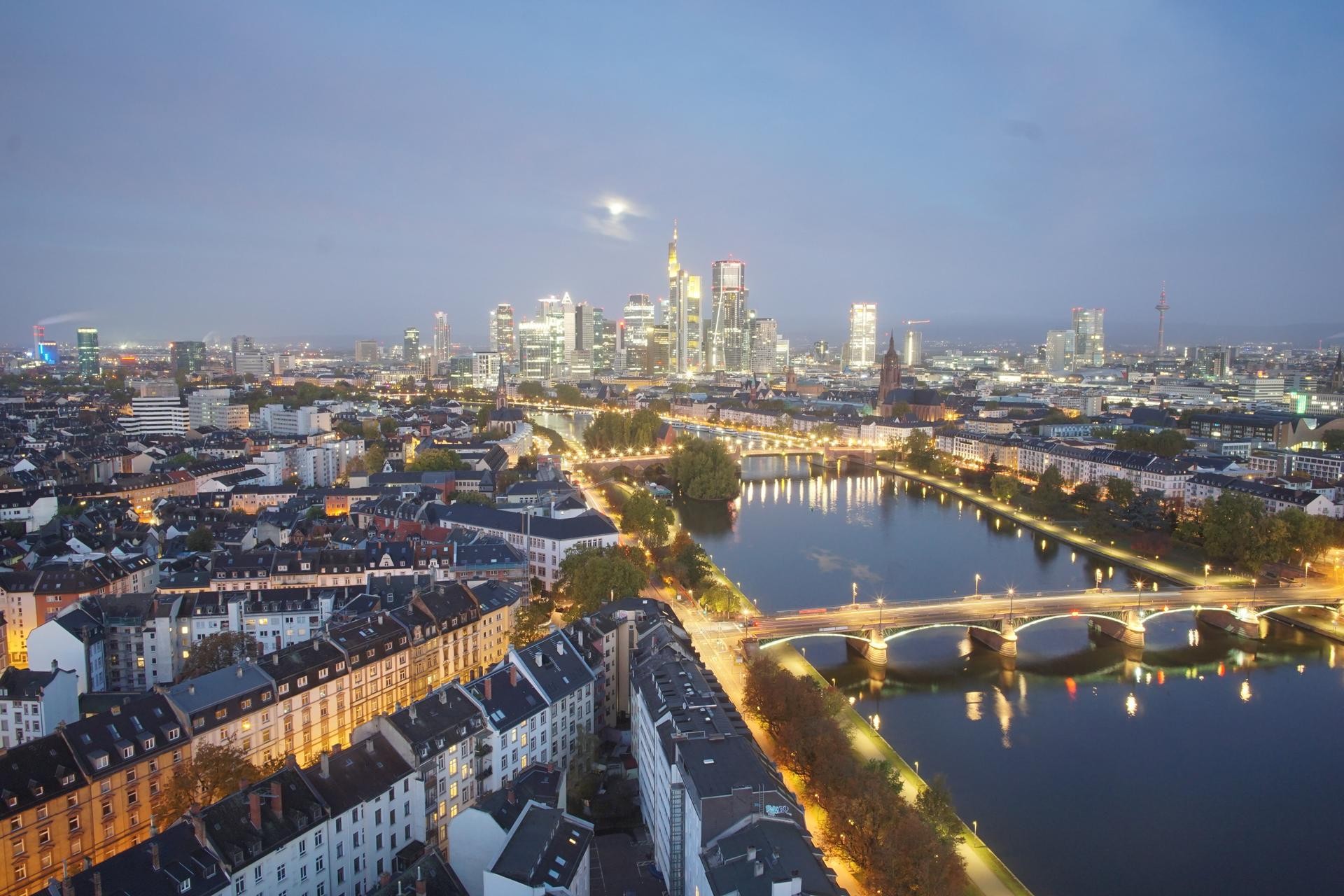 Archived image Webcam Panoramic View over to the Skyline of Frankfurt