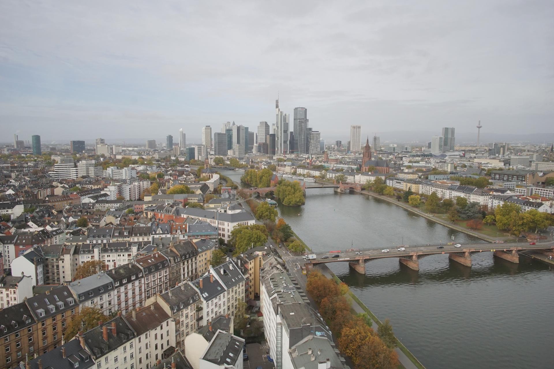Archived image Webcam Panoramic View over to the Skyline of Frankfurt