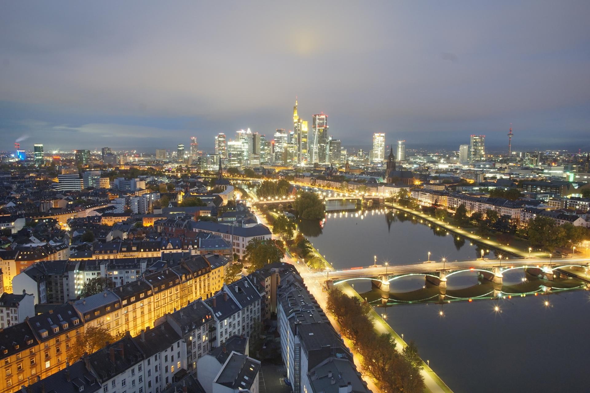 Archived image Webcam Panoramic View over to the Skyline of Frankfurt