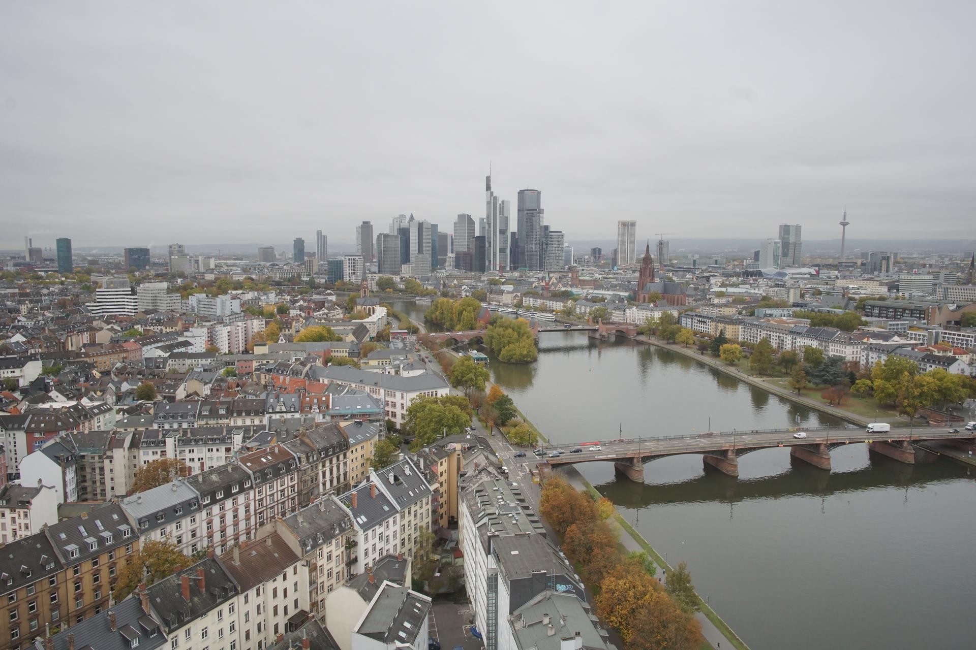 Archived image Webcam Panoramic View over to the Skyline of Frankfurt