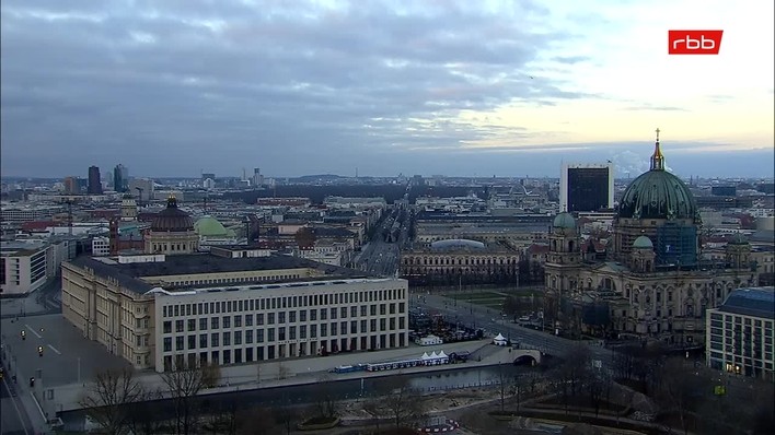 Archiv Foto Webcam Berlin: Rotes Rathaus und Berliner Dom