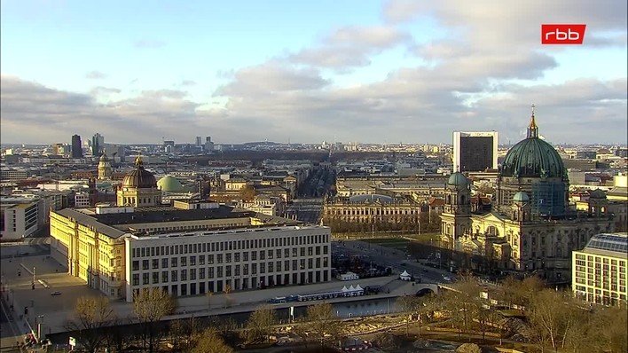 Archiv Foto Webcam Berlin: Rotes Rathaus und Berliner Dom