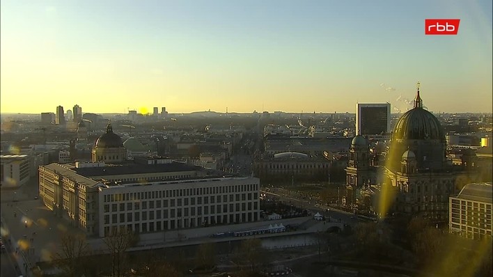 Archiv Foto Webcam Berlin: Rotes Rathaus und Berliner Dom