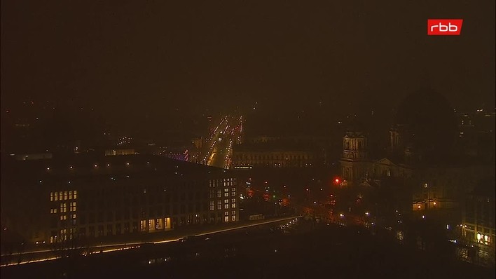 Archiv Foto Webcam Berlin: Rotes Rathaus und Berliner Dom