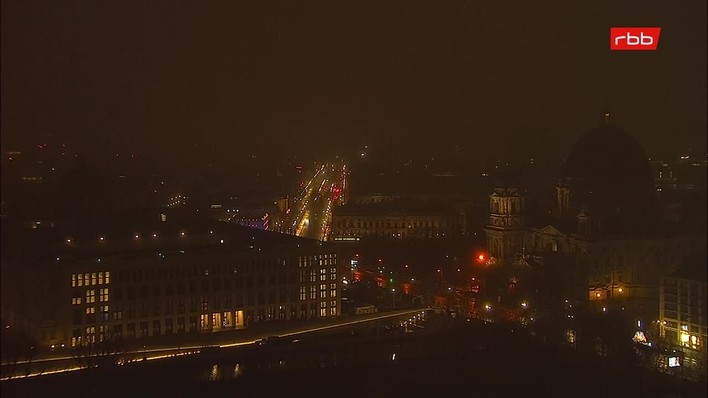 Archiv Foto Webcam Berlin: Rotes Rathaus und Berliner Dom