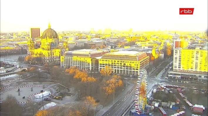 Archiv Foto Webcam Berlin: Rotes Rathaus und Berliner Dom