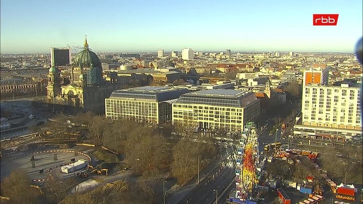 Archiv Foto Webcam Berlin: Rotes Rathaus und Berliner Dom