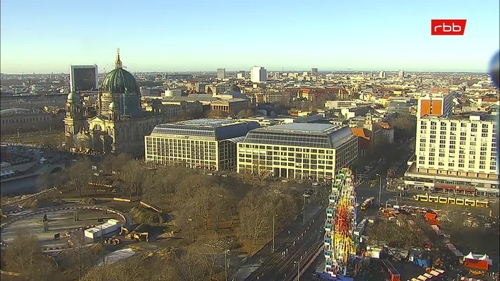 Archiv Foto Webcam Berlin: Rotes Rathaus und Berliner Dom