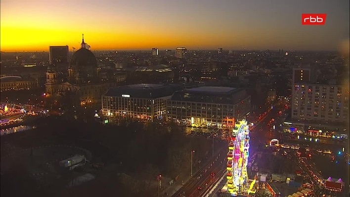 Archiv Foto Webcam Berlin: Rotes Rathaus und Berliner Dom