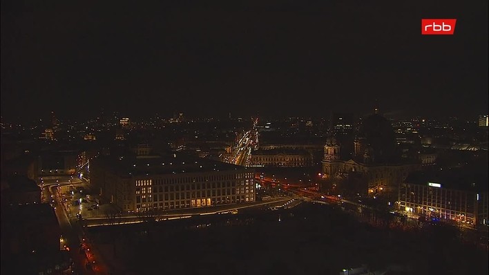 Archiv Foto Webcam Berlin: Rotes Rathaus und Berliner Dom