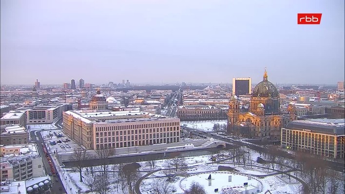 Archiv Foto Webcam Berlin: Rotes Rathaus und Berliner Dom