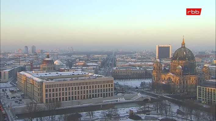 Archiv Foto Webcam Berlin: Rotes Rathaus und Berliner Dom
