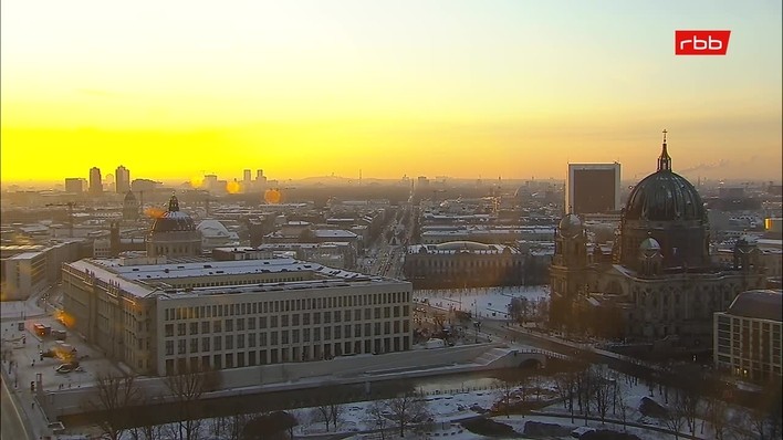 Archiv Foto Webcam Berlin: Rotes Rathaus und Berliner Dom