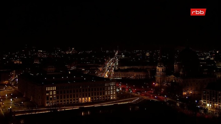 Archiv Foto Webcam Berlin: Rotes Rathaus und Berliner Dom