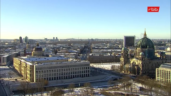 Archiv Foto Webcam Berlin: Rotes Rathaus und Berliner Dom