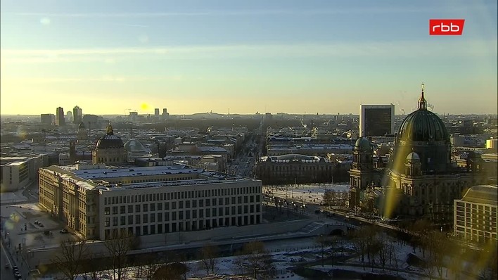 Archiv Foto Webcam Berlin: Rotes Rathaus und Berliner Dom
