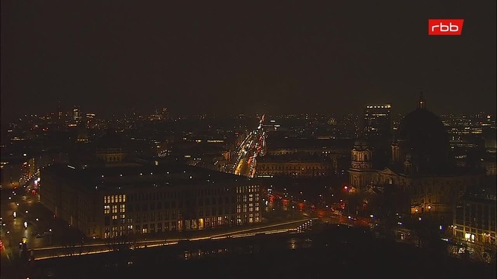 Archiv Foto Webcam Berlin: Rotes Rathaus und Berliner Dom