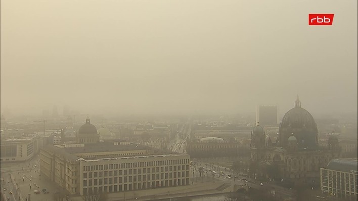 Archiv Foto Webcam Berlin: Rotes Rathaus und Berliner Dom