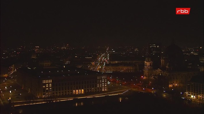 Archiv Foto Webcam Berlin: Rotes Rathaus und Berliner Dom