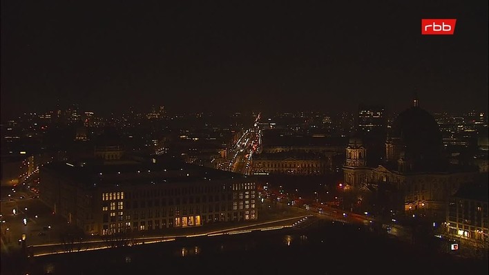 Archiv Foto Webcam Berlin: Rotes Rathaus und Berliner Dom