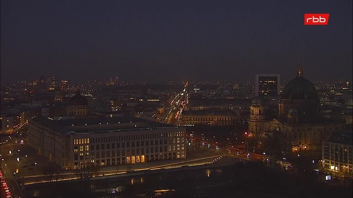 Archiv Foto Webcam Berlin: Rotes Rathaus und Berliner Dom
