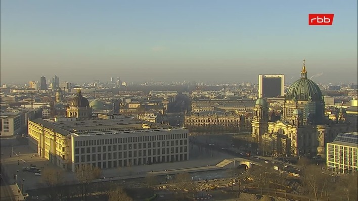 Archiv Foto Webcam Berlin: Rotes Rathaus und Berliner Dom