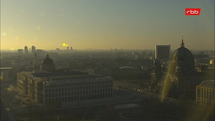 Archiv Foto Webcam Berlin: Rotes Rathaus und Berliner Dom