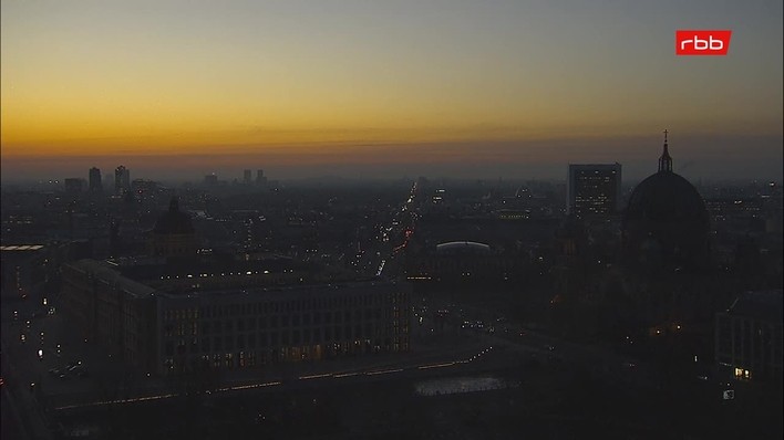 Archiv Foto Webcam Berlin: Rotes Rathaus und Berliner Dom