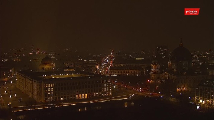 Archiv Foto Webcam Berlin: Rotes Rathaus und Berliner Dom