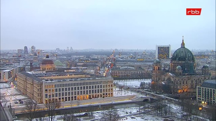 Archiv Foto Webcam Berlin: Rotes Rathaus und Berliner Dom