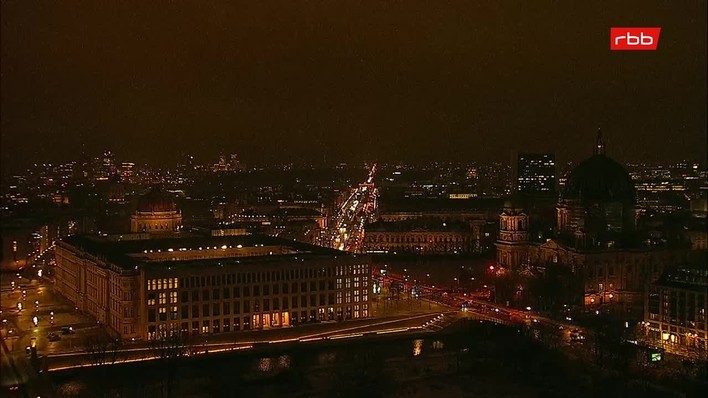 Archiv Foto Webcam Berlin: Rotes Rathaus und Berliner Dom