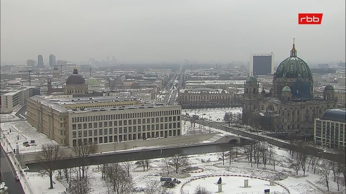 Archiv Foto Webcam Berlin: Rotes Rathaus und Berliner Dom