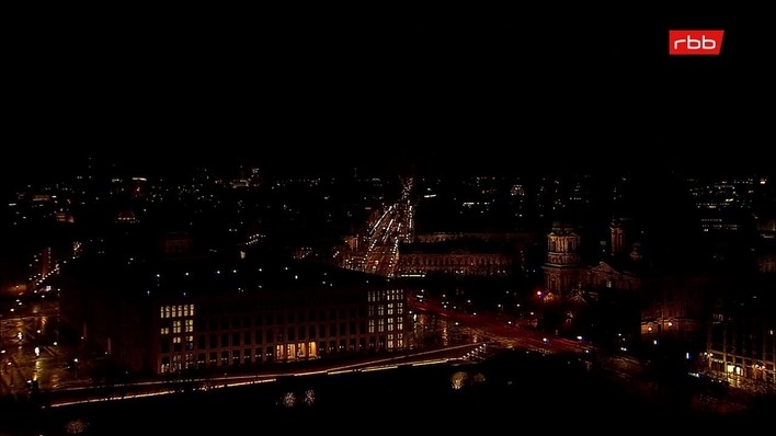 Archiv Foto Webcam Berlin: Rotes Rathaus und Berliner Dom