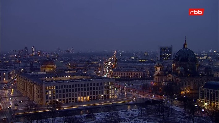 Archiv Foto Webcam Berlin: Rotes Rathaus und Berliner Dom