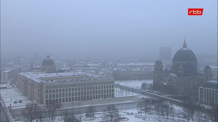 Archiv Foto Webcam Berlin: Rotes Rathaus und Berliner Dom