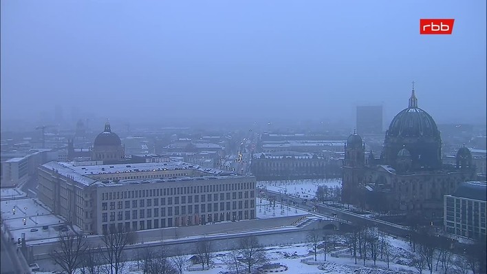 Archiv Foto Webcam Berlin: Rotes Rathaus und Berliner Dom
