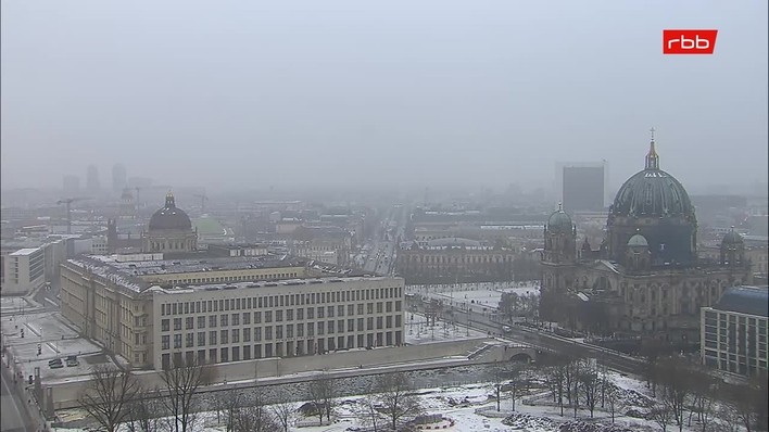 Archiv Foto Webcam Berlin: Rotes Rathaus und Berliner Dom