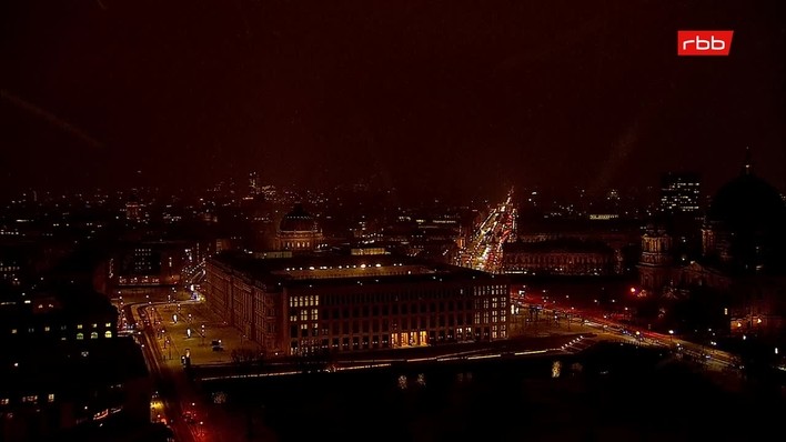 Archiv Foto Webcam Berlin: Rotes Rathaus und Berliner Dom