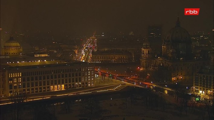 Archiv Foto Webcam Berlin: Rotes Rathaus und Berliner Dom