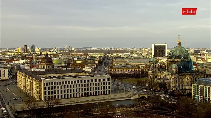 Archiv Foto Webcam Berlin: Rotes Rathaus und Berliner Dom