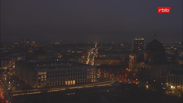 Archiv Foto Webcam Berlin: Rotes Rathaus und Berliner Dom