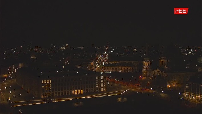 Archiv Foto Webcam Berlin: Rotes Rathaus und Berliner Dom