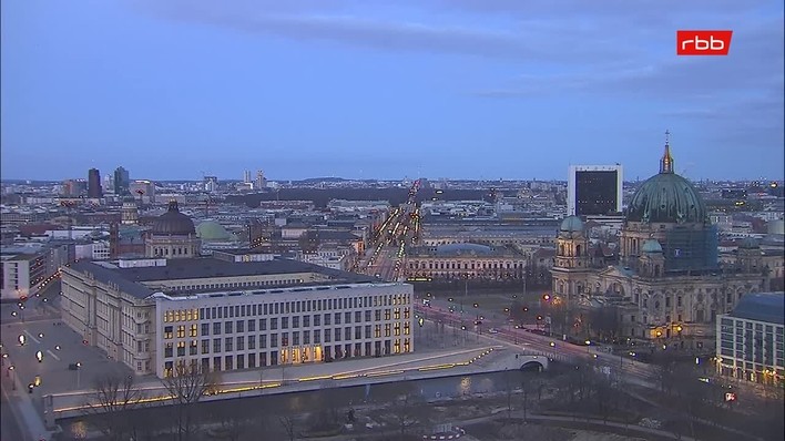 Archiv Foto Webcam Berlin: Rotes Rathaus und Berliner Dom