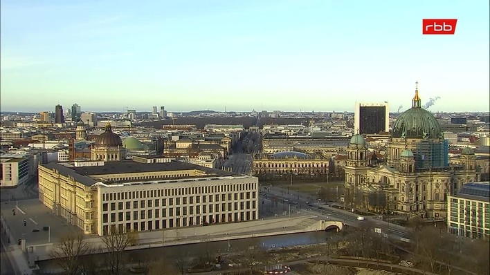 Archiv Foto Webcam Berlin: Rotes Rathaus und Berliner Dom