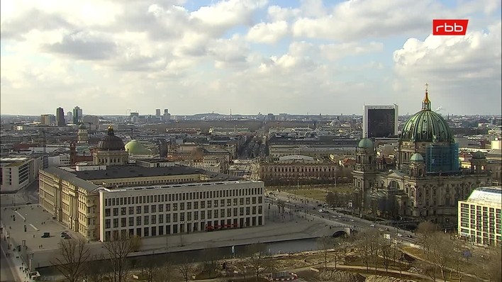 Archiv Foto Webcam Berlin: Rotes Rathaus und Berliner Dom