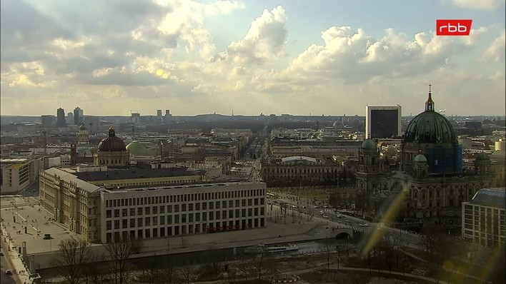 Archiv Foto Webcam Berlin: Rotes Rathaus und Berliner Dom