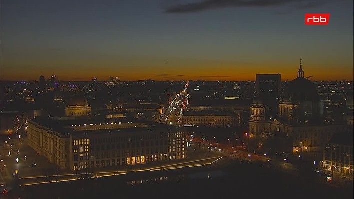 Archiv Foto Webcam Berlin: Rotes Rathaus und Berliner Dom