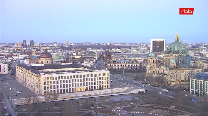Archiv Foto Webcam Berlin: Rotes Rathaus und Berliner Dom