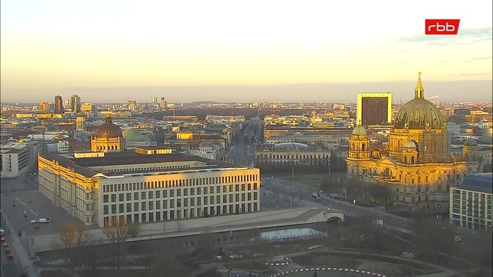 Archiv Foto Webcam Berlin: Rotes Rathaus und Berliner Dom