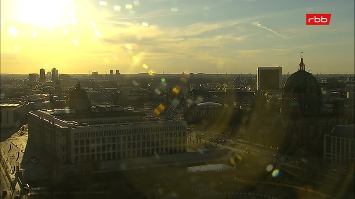 Archiv Foto Webcam Berlin: Rotes Rathaus und Berliner Dom
